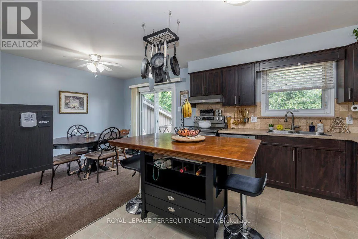 1092 OLD BARRIE ROAD W