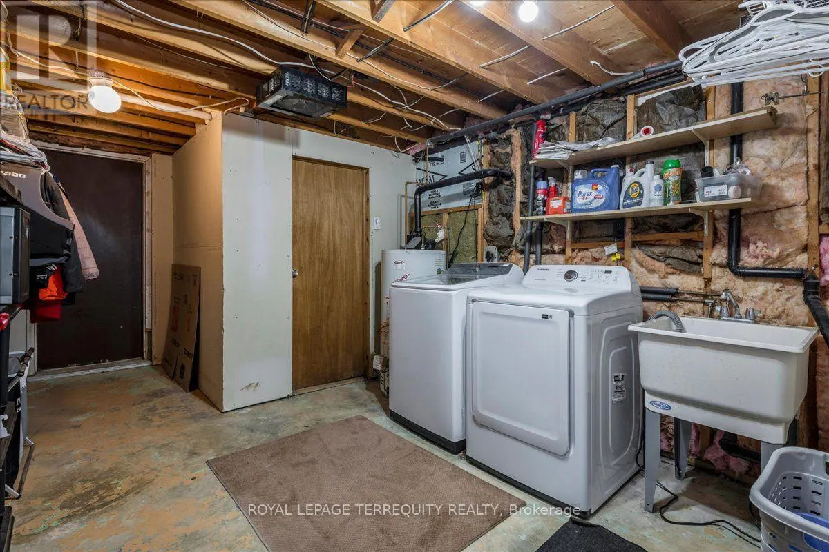 1092 OLD BARRIE ROAD W