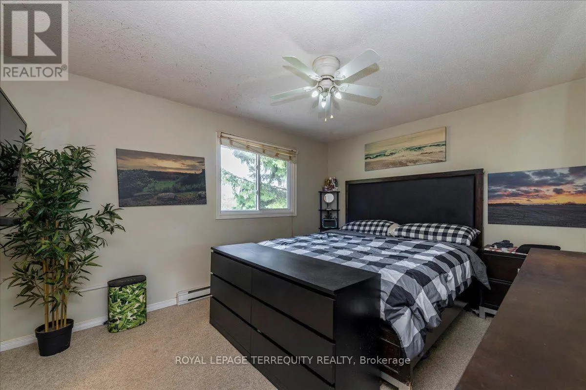 1092 OLD BARRIE ROAD W