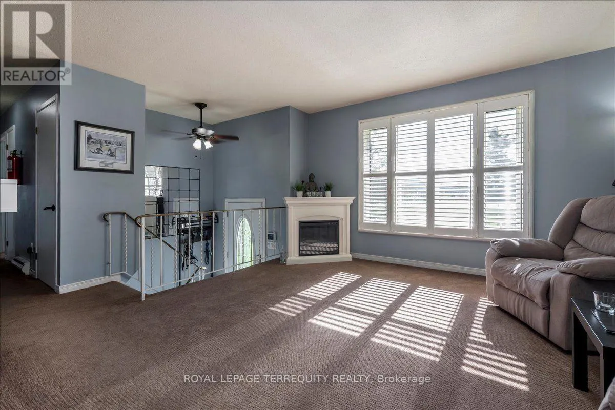 1092 OLD BARRIE ROAD W