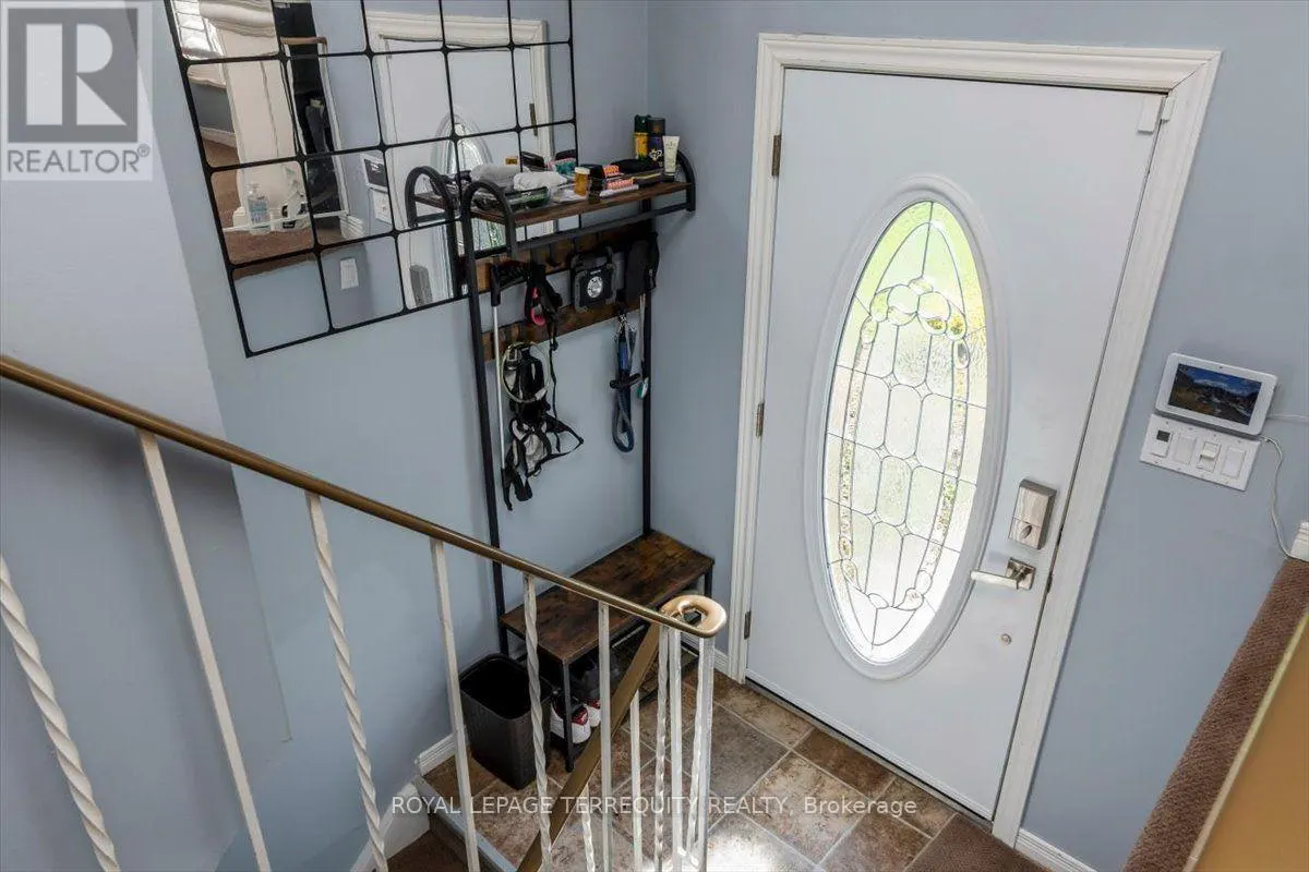 1092 OLD BARRIE ROAD W