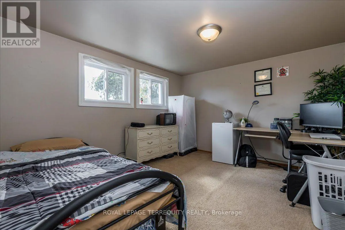 1092 OLD BARRIE ROAD W