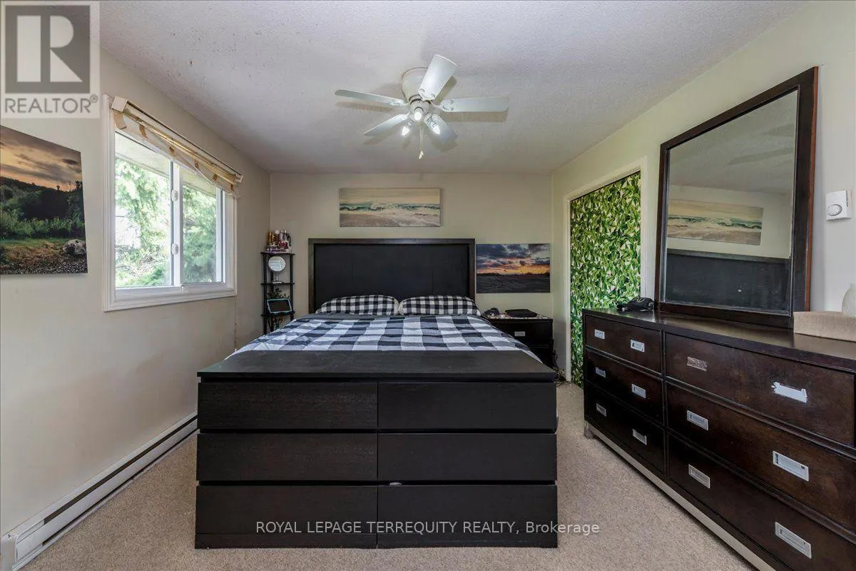 1092 OLD BARRIE ROAD W