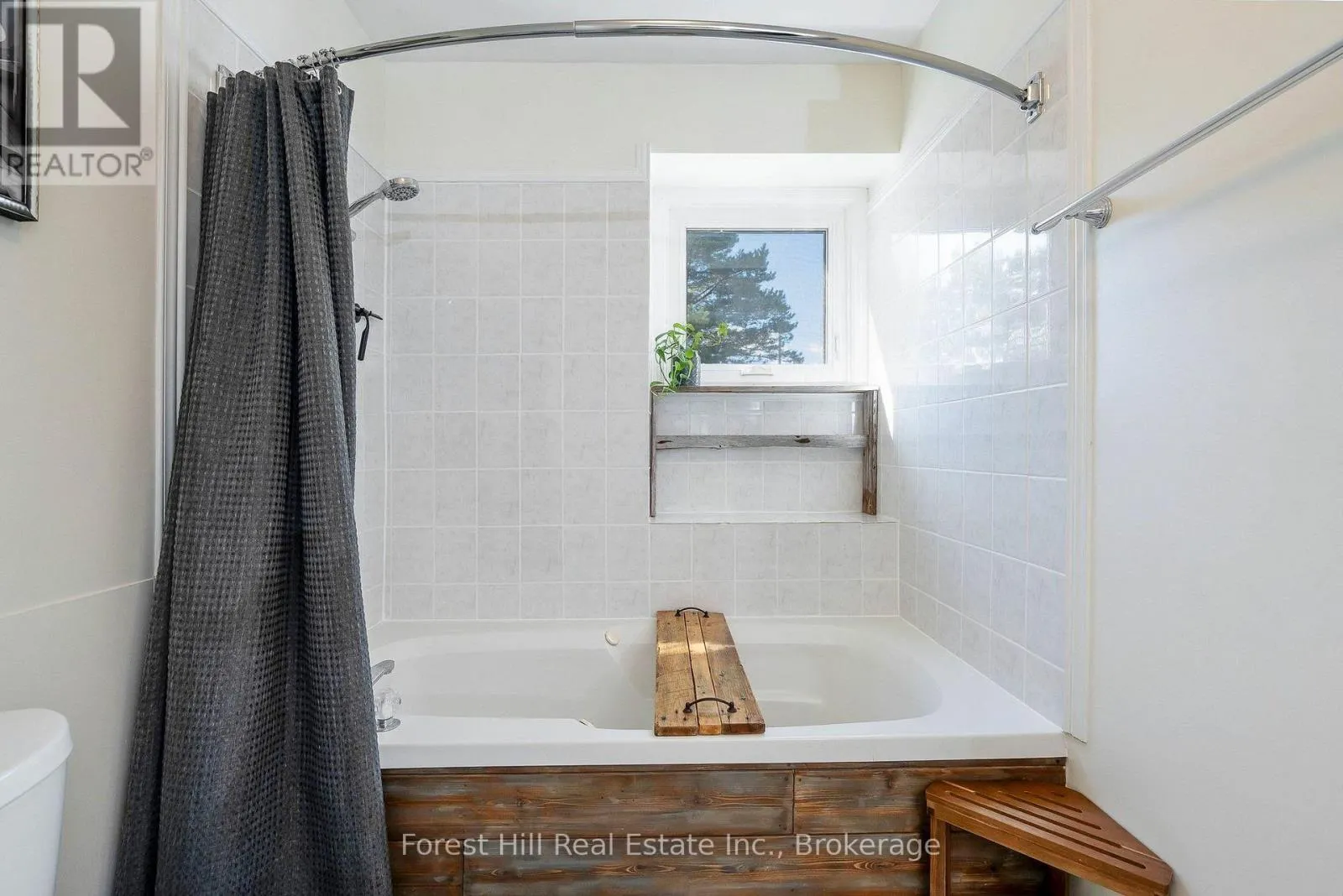 150 - 53 TROTT BOULEVARD #150