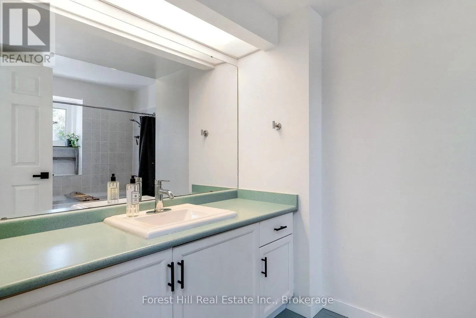 150 - 53 TROTT BOULEVARD #150