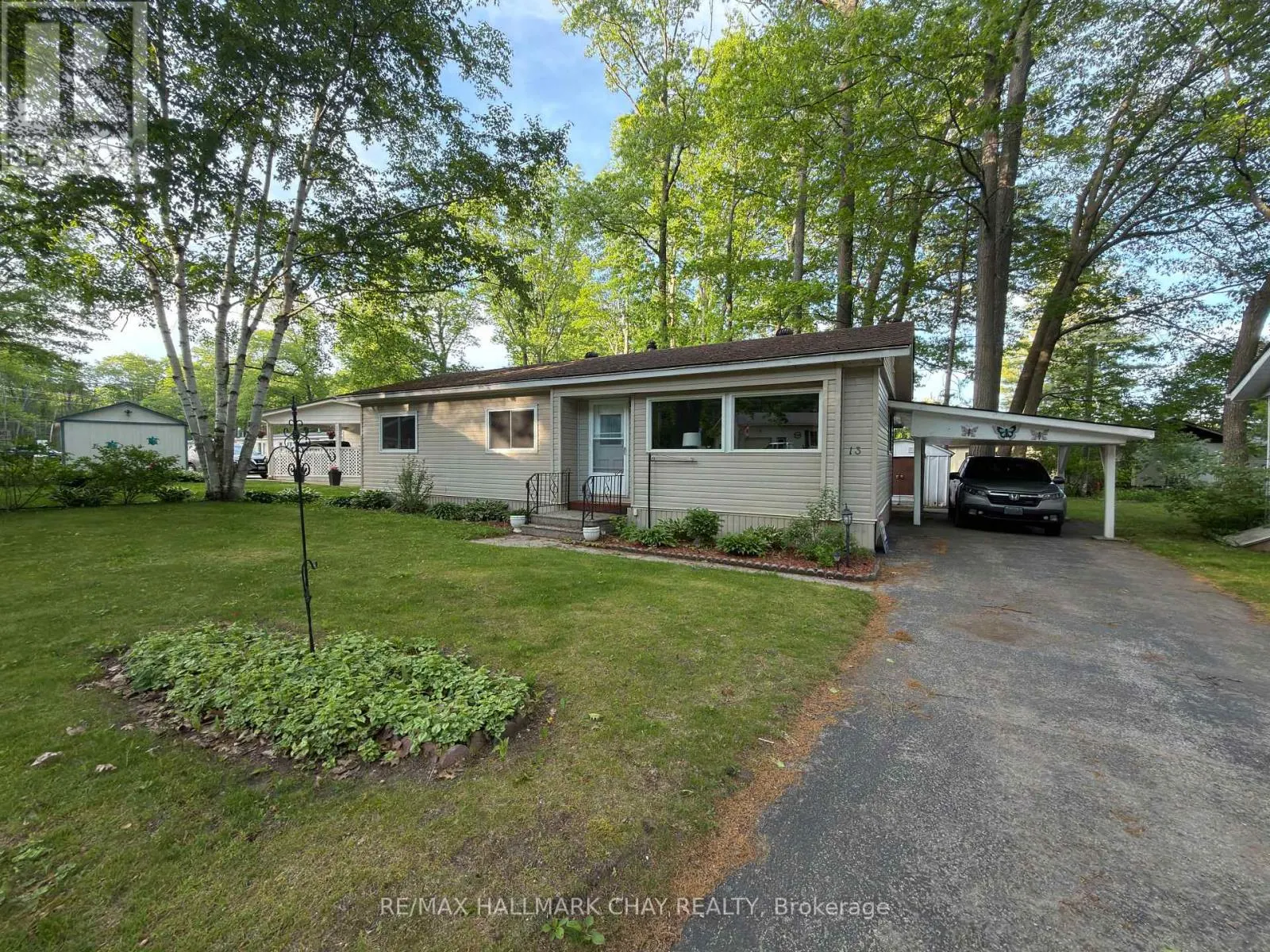 13 CARRUTHERS STREET N