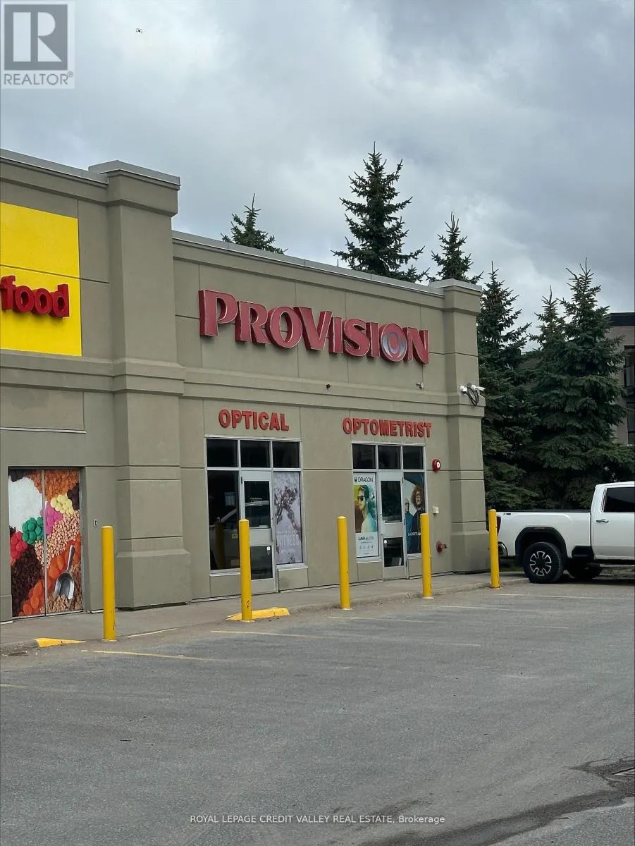 1B2 - 649 YONGE STREET