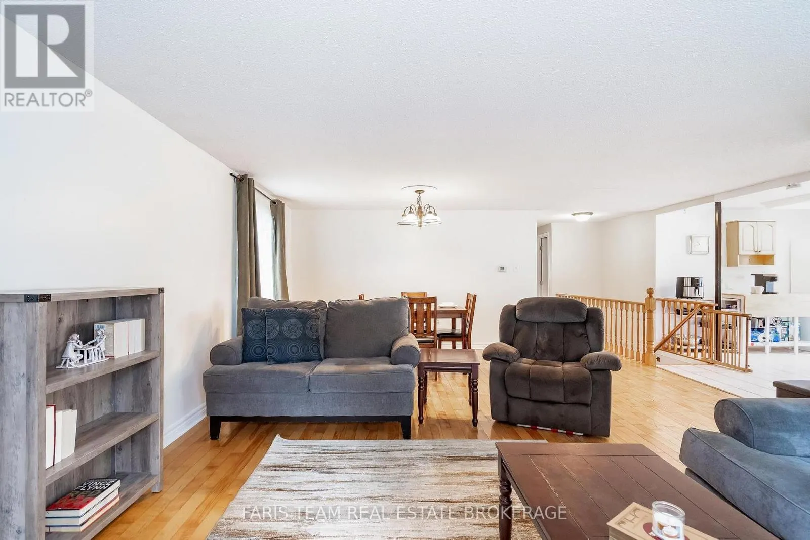 24 LAURIE CRESCENT