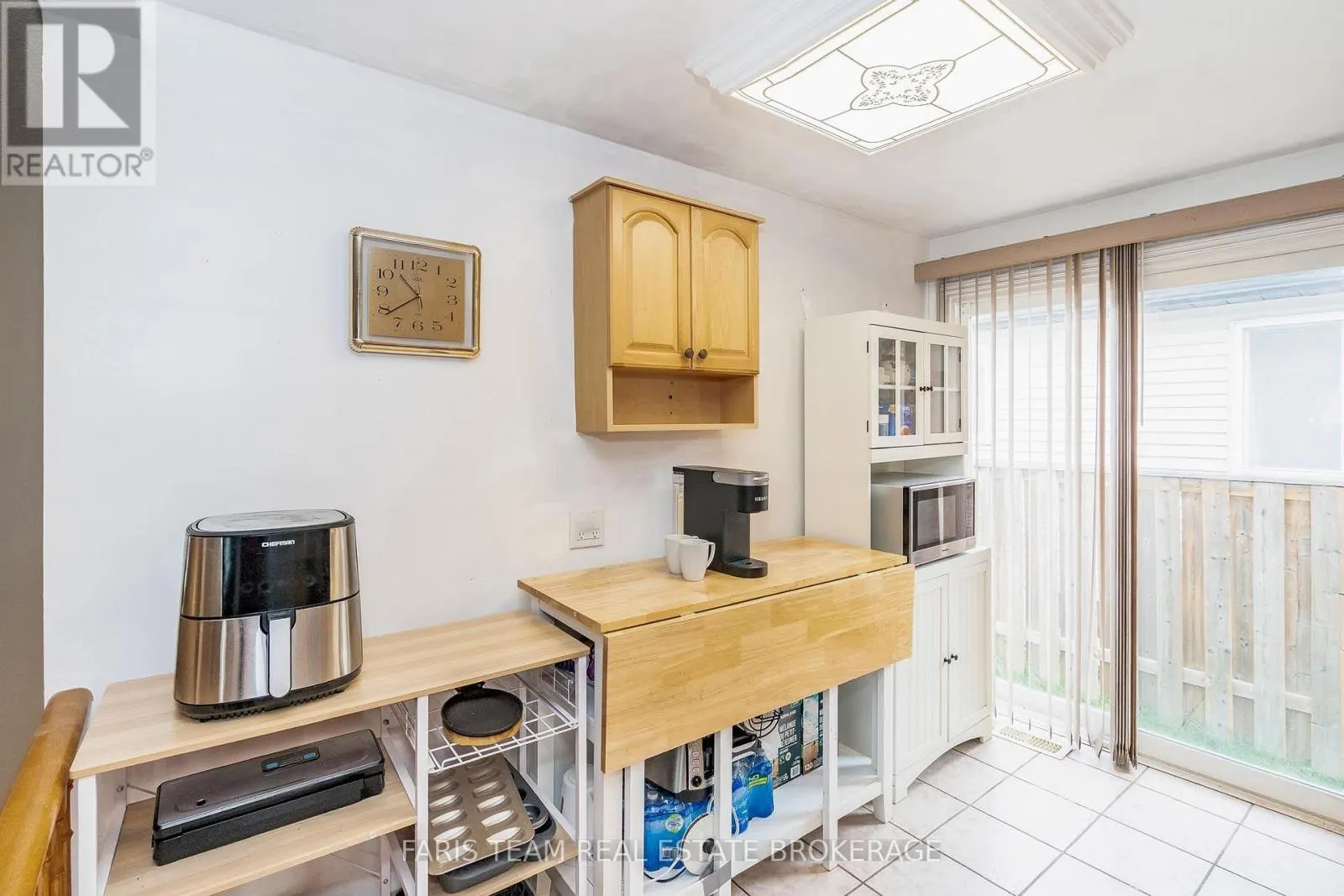24 LAURIE CRESCENT