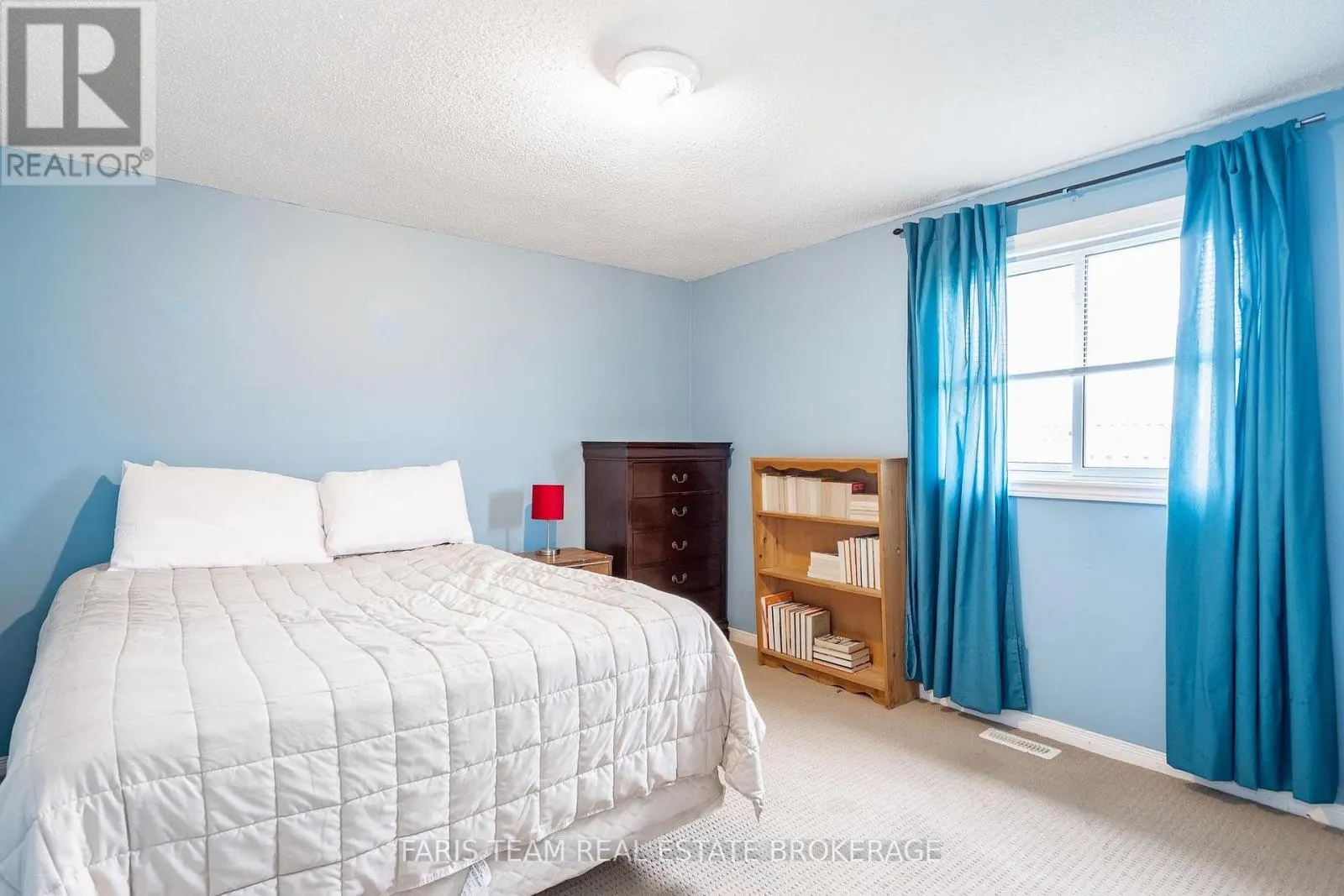24 LAURIE CRESCENT