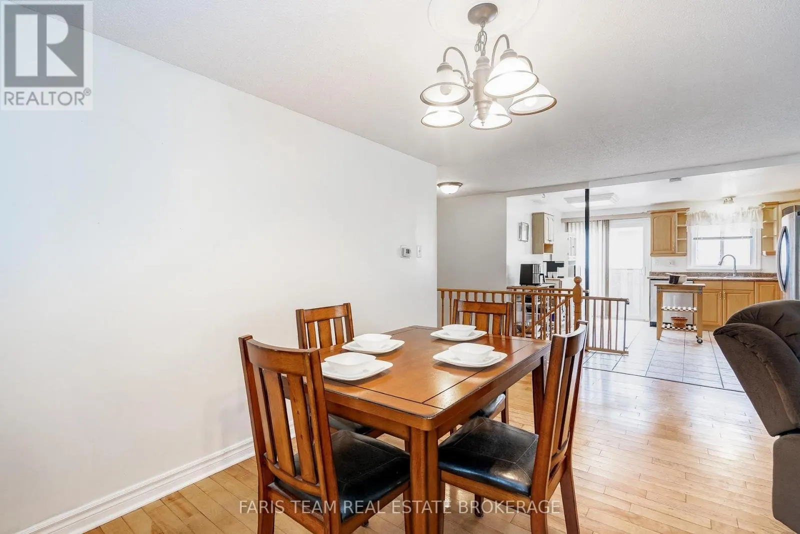 24 LAURIE CRESCENT