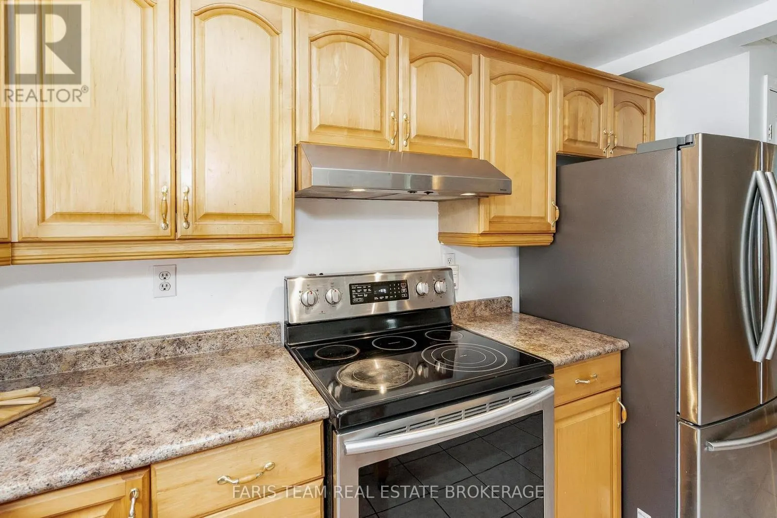 24 LAURIE CRESCENT