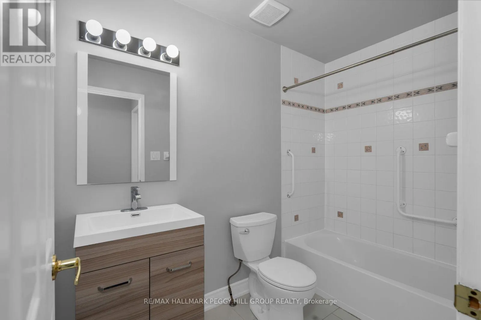 UPPER - 152 MADELAINE DRIVE