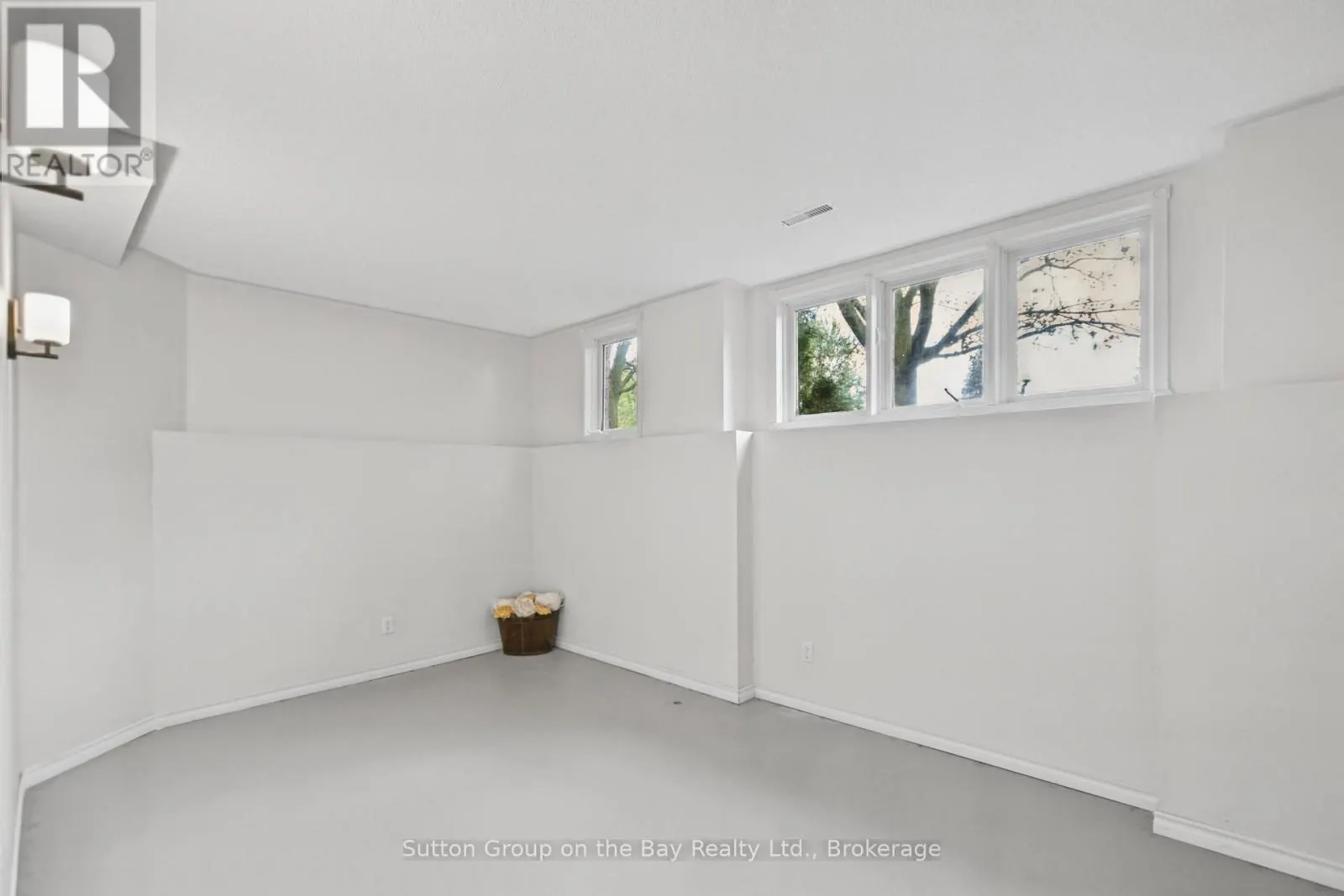77 FERNBROOK DRIVE