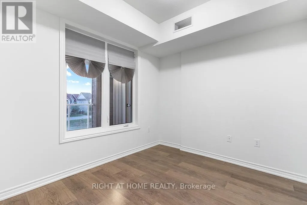 215 - 5 SPOONER CRESCENT
