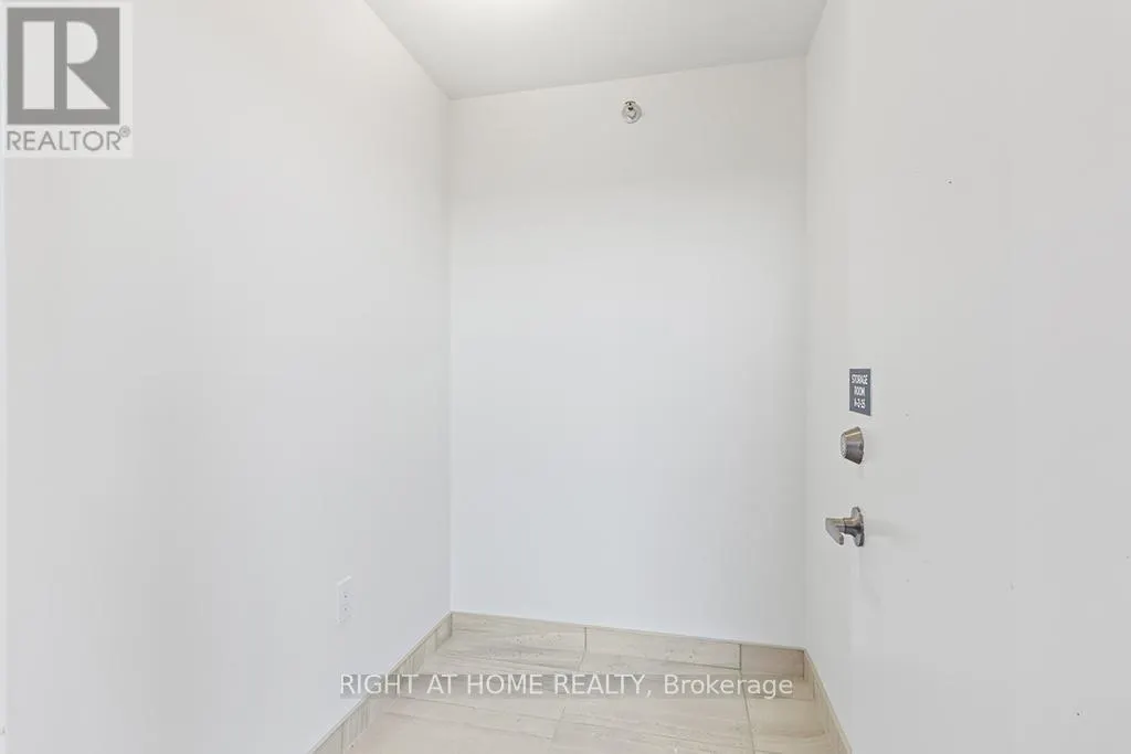 215 - 5 SPOONER CRESCENT