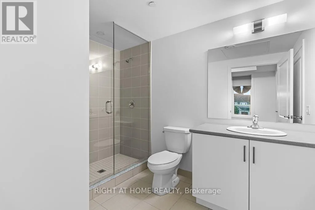 215 - 5 SPOONER CRESCENT