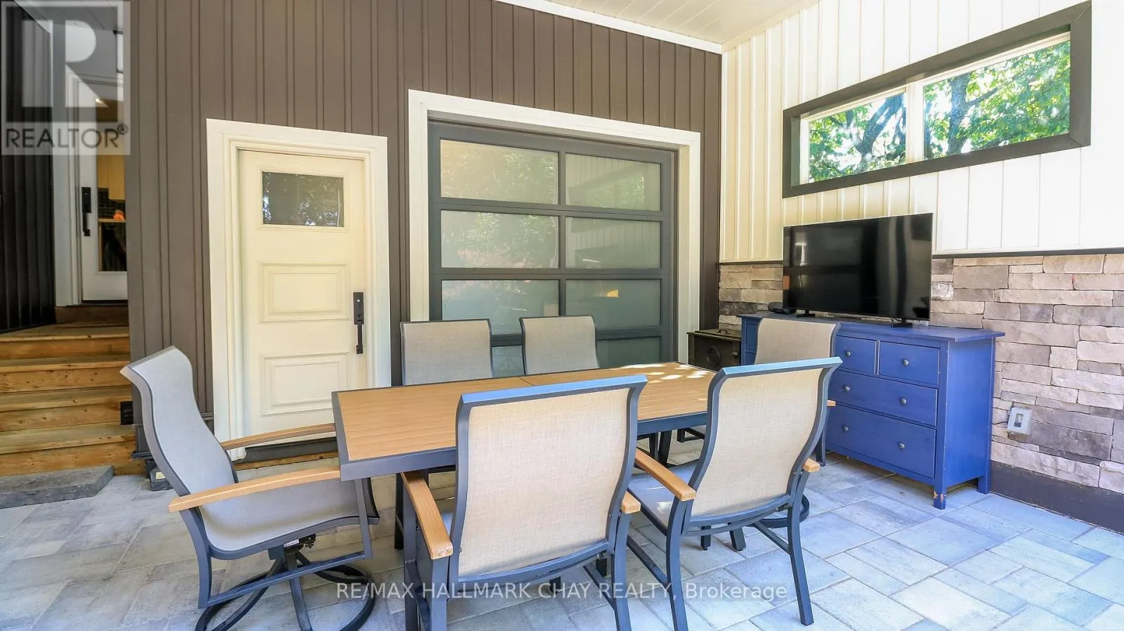 17 BOWMAN AVENUE