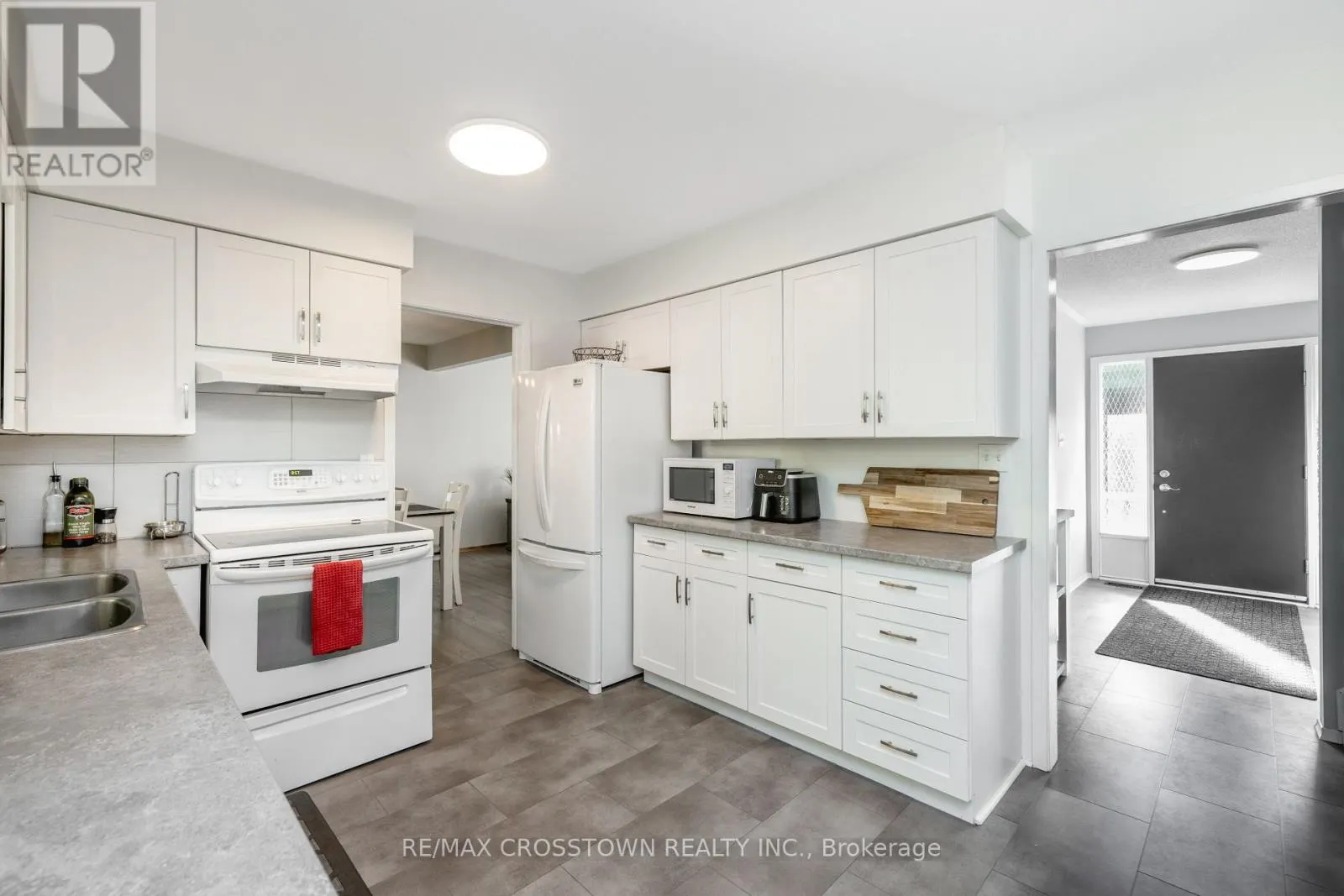 87 BAYWOOD WAY