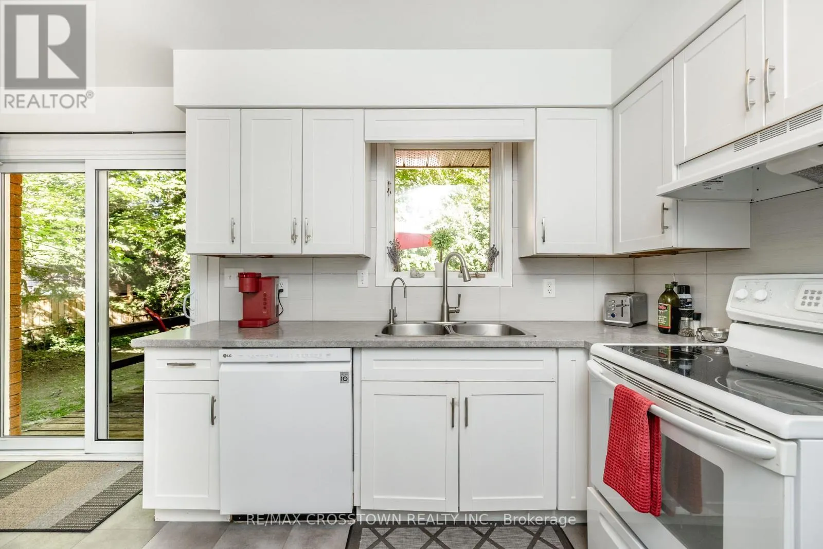 87 BAYWOOD WAY