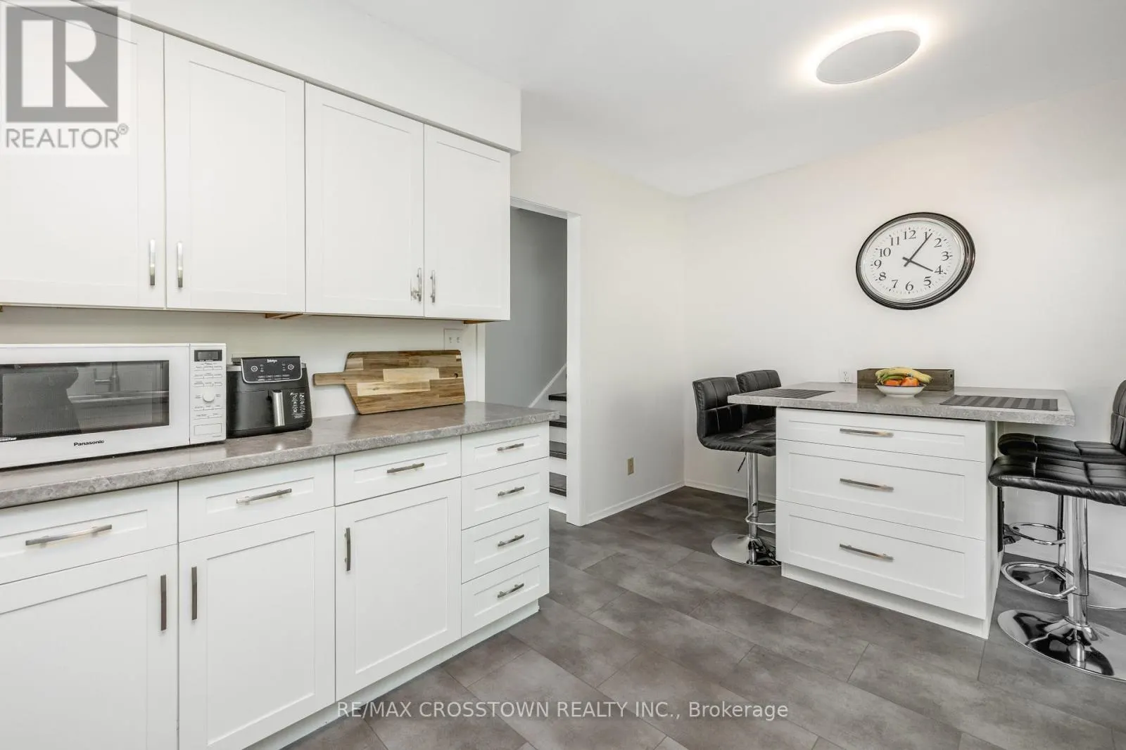 87 BAYWOOD WAY