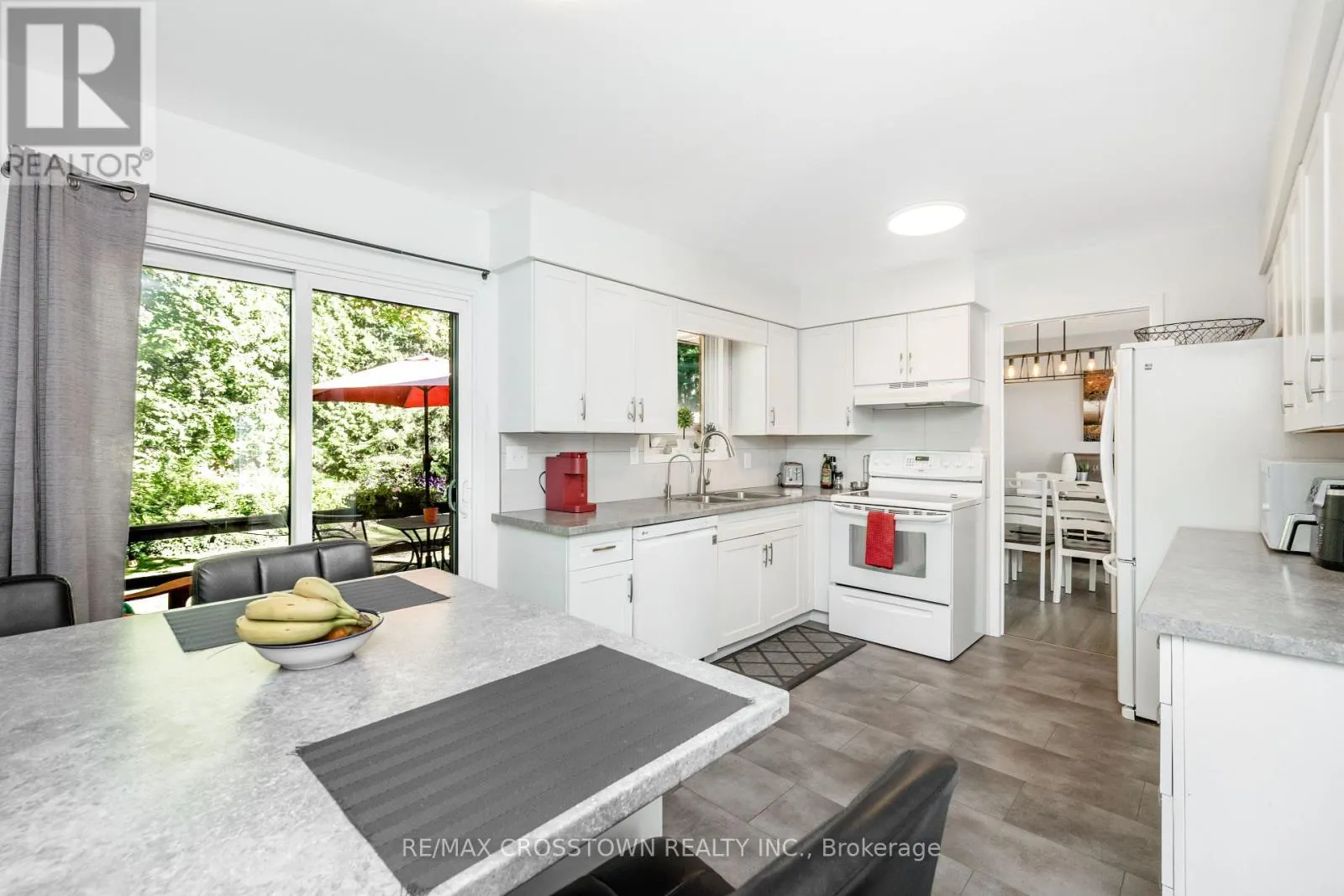 87 BAYWOOD WAY