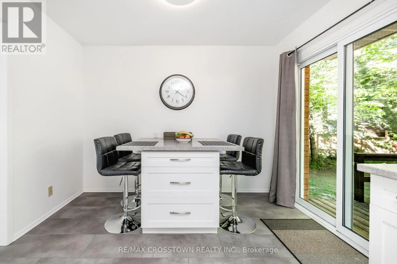 87 BAYWOOD WAY