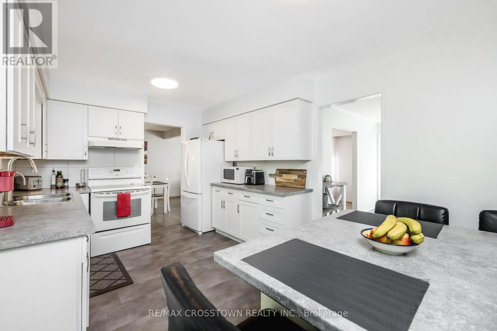 87 BAYWOOD WAY