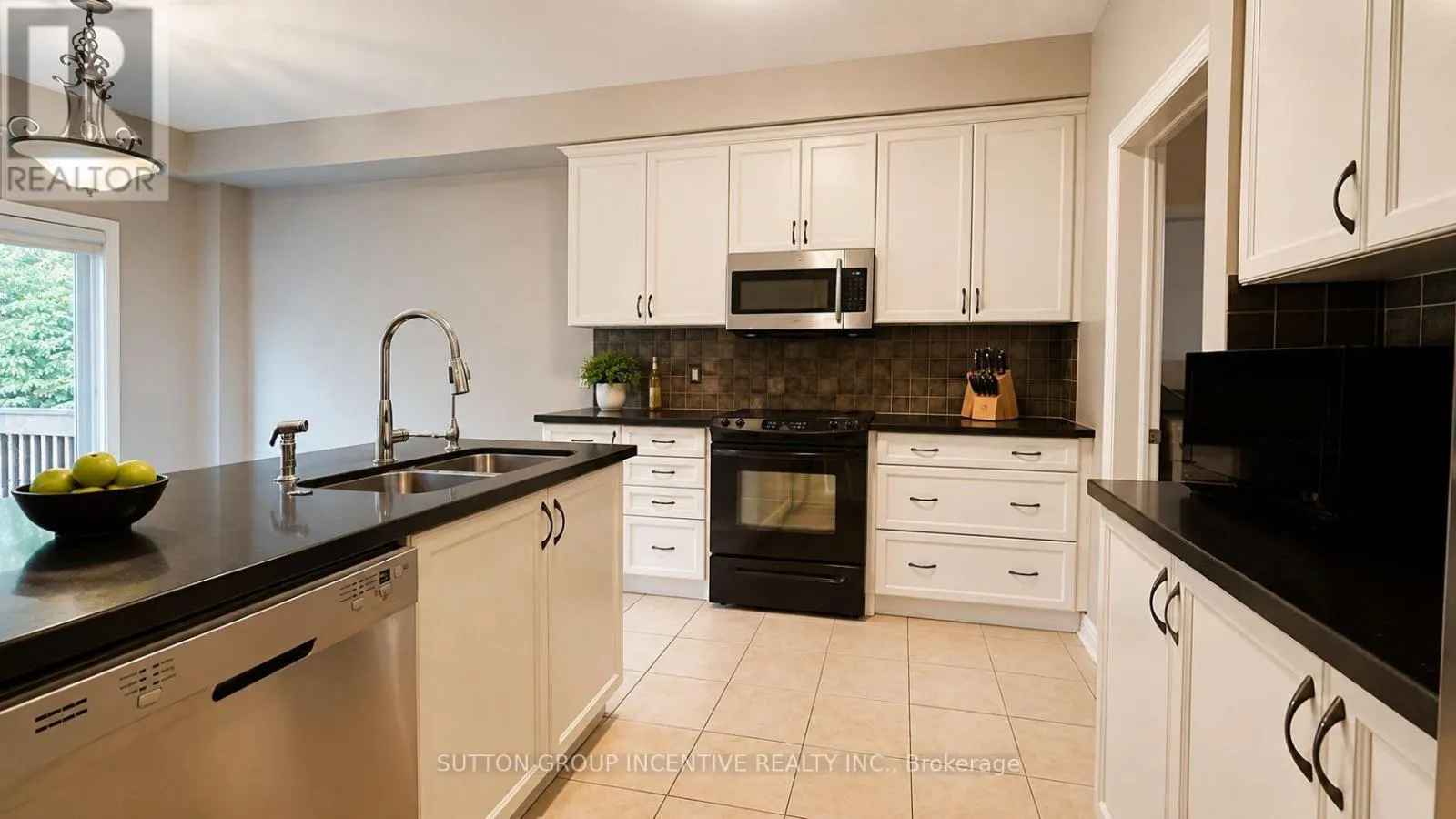 48 RIVERWALK PLACE