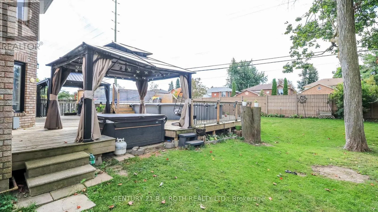 61 BARWICK DRIVE W