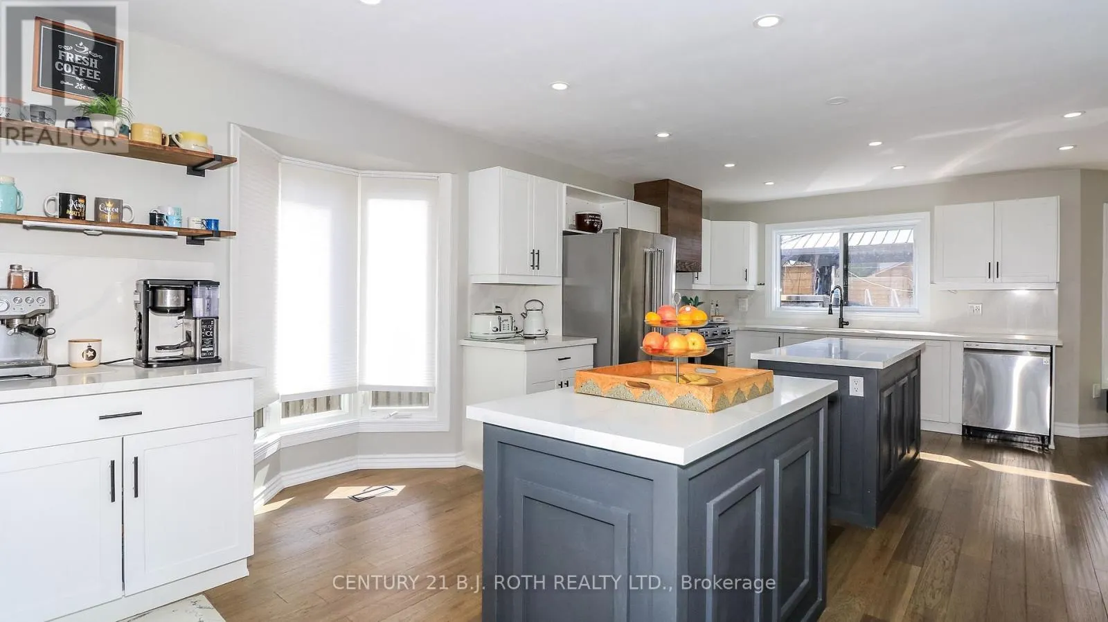 61 BARWICK DRIVE W