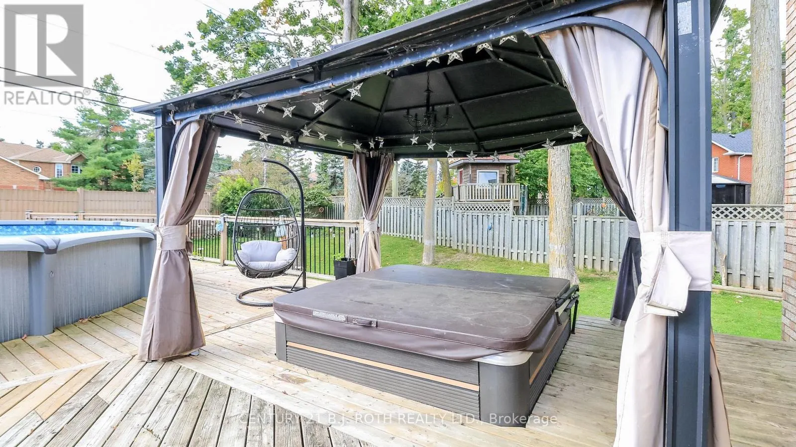 61 BARWICK DRIVE W