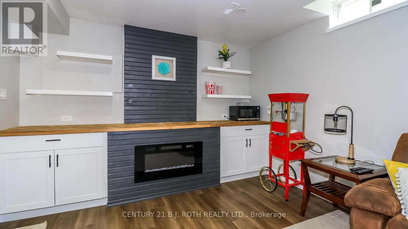 61 BARWICK DRIVE W