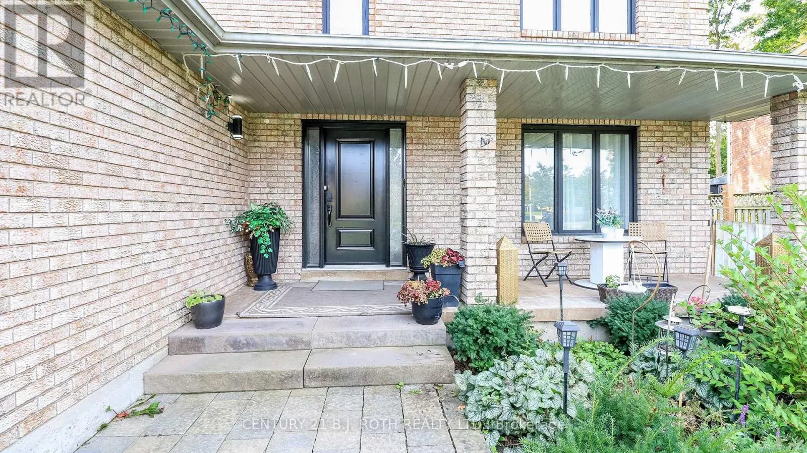 61 BARWICK DRIVE W
