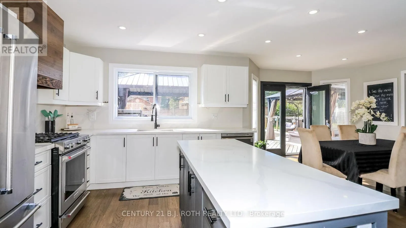 61 BARWICK DRIVE W