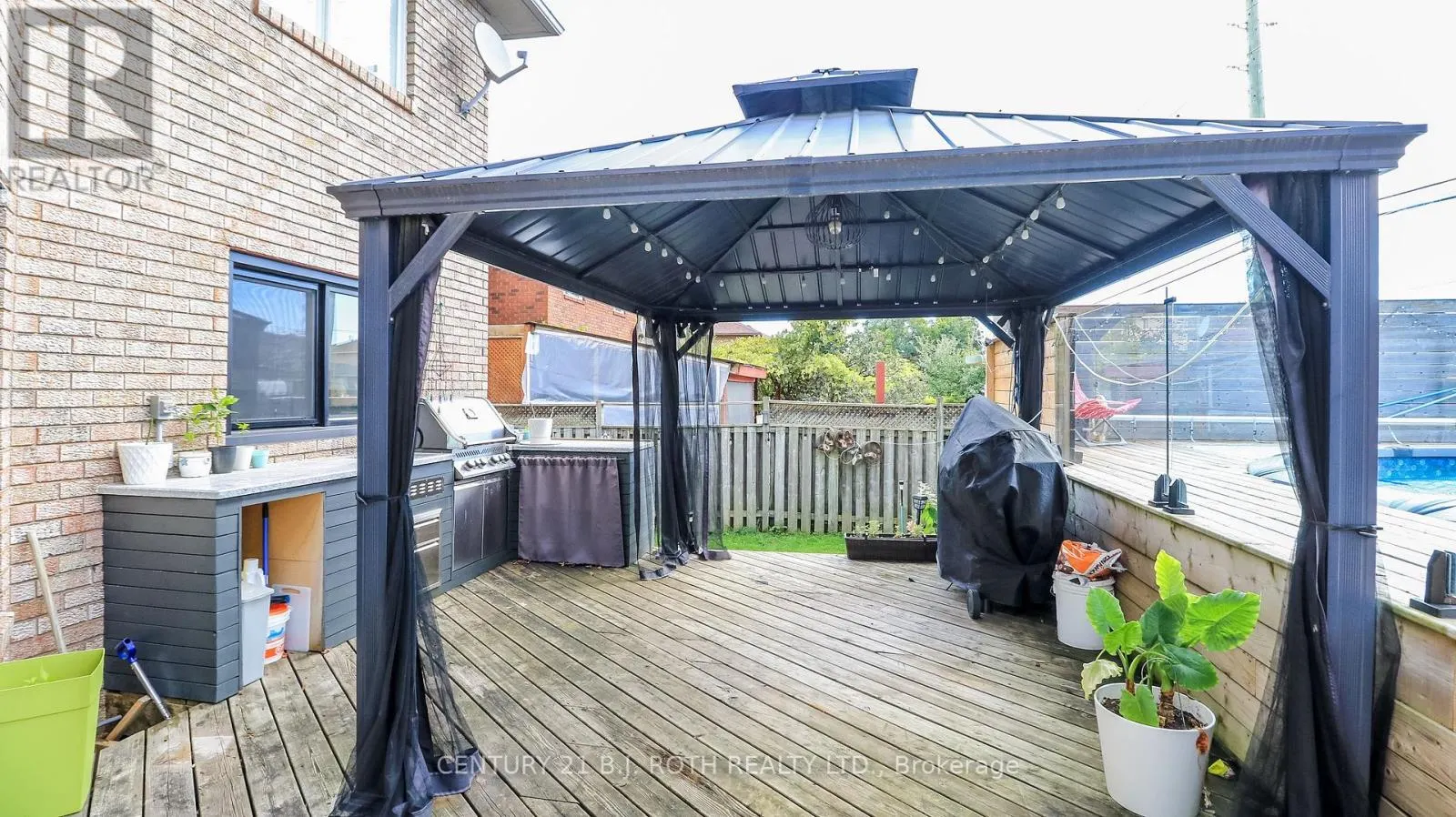 61 BARWICK DRIVE W