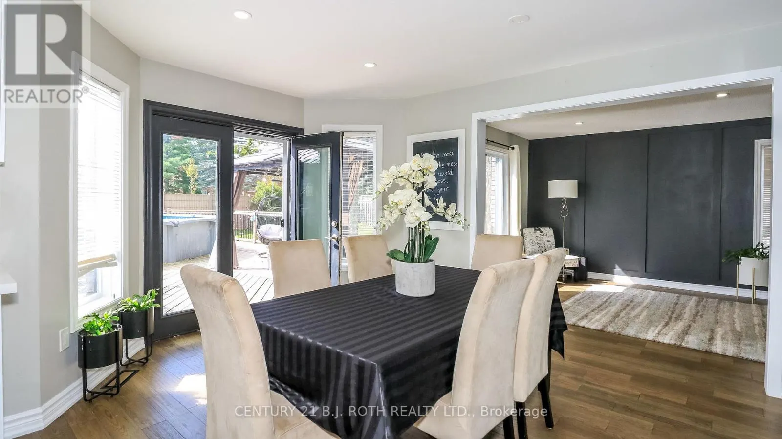 61 BARWICK DRIVE W