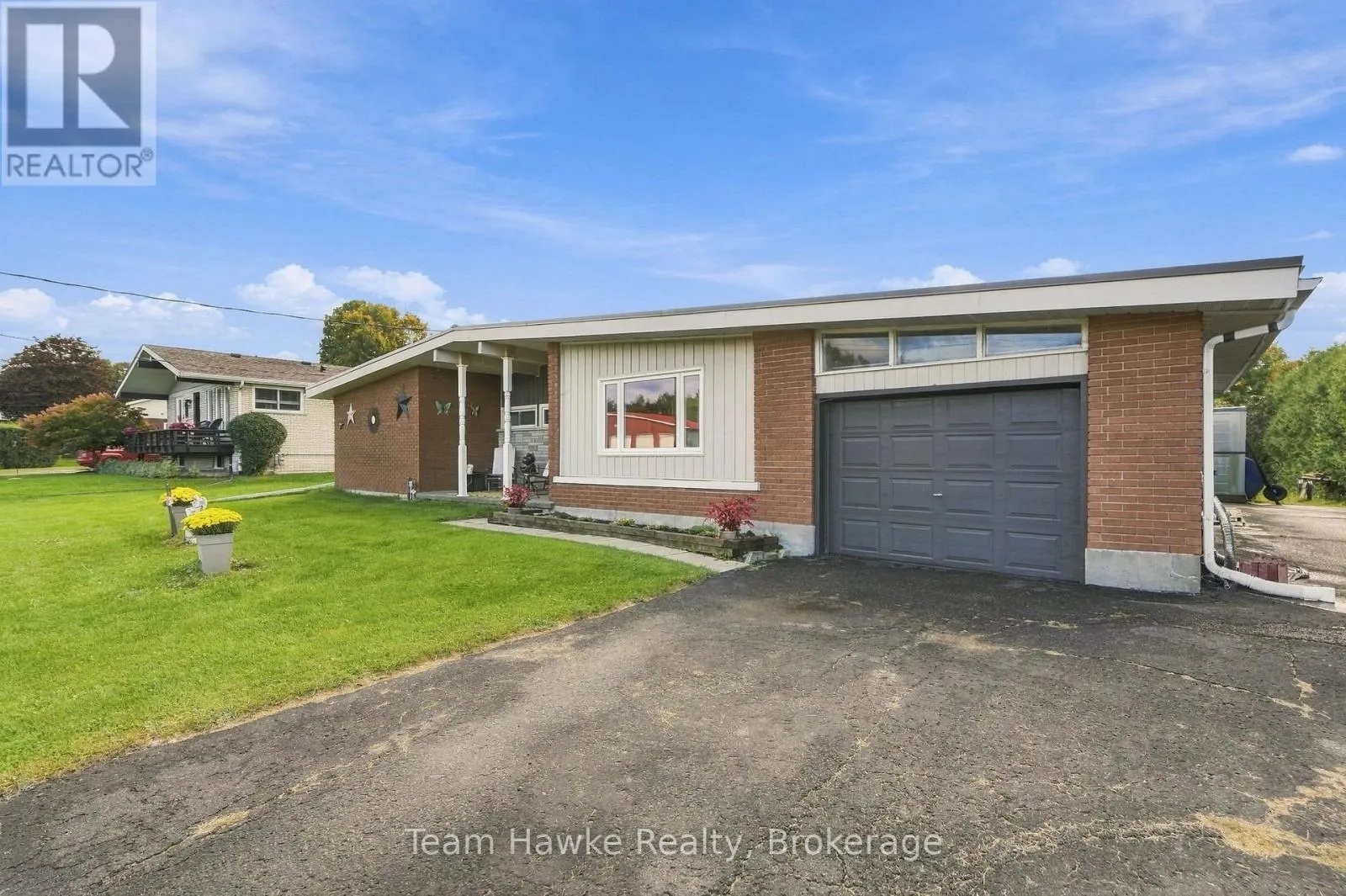 385 LAFONTAINE ROAD W