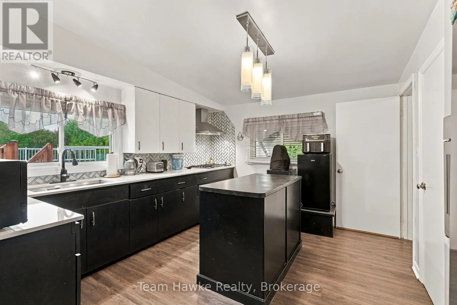 385 LAFONTAINE ROAD W