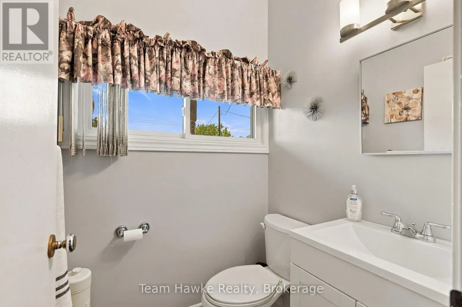 385 LAFONTAINE ROAD W