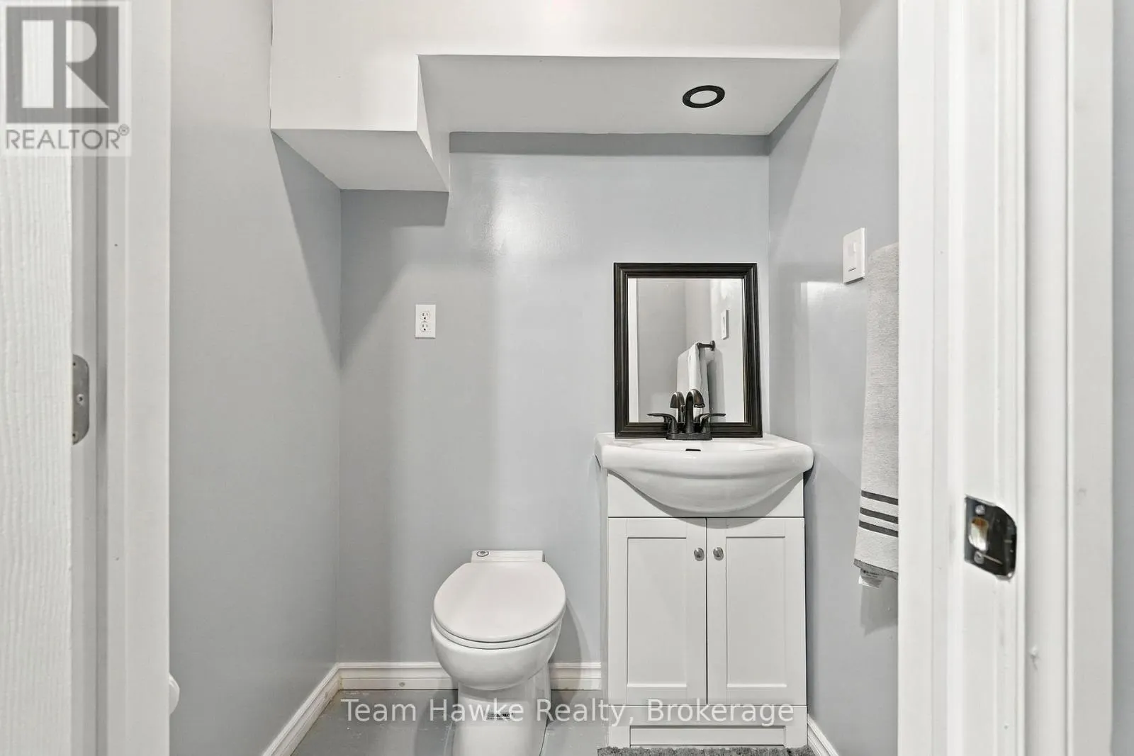 385 LAFONTAINE ROAD W