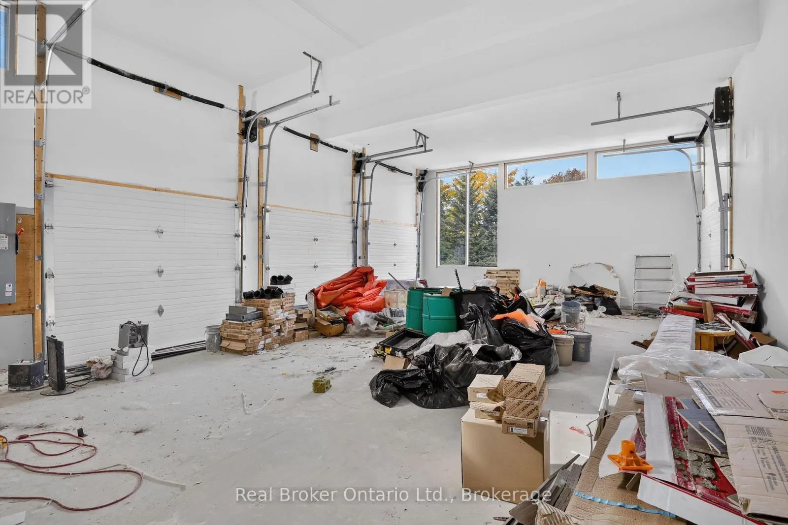 1 MEADOWLARK WAY