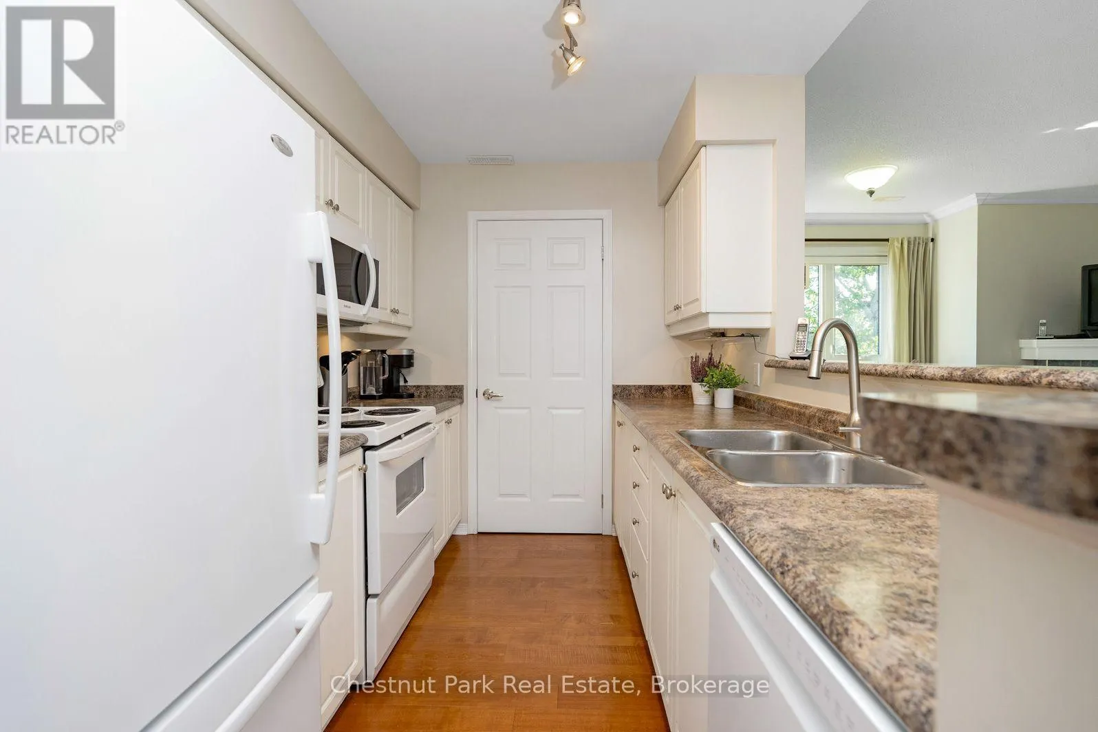678 JOHNSTON PARK AVENUE
