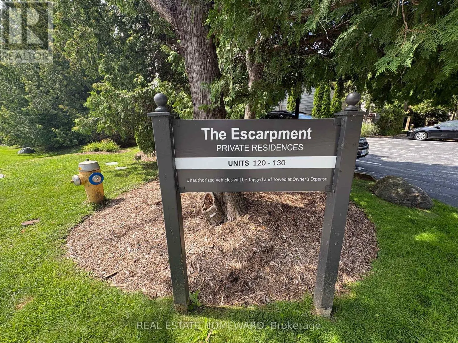 130 ESCARPMENT CRESCENT