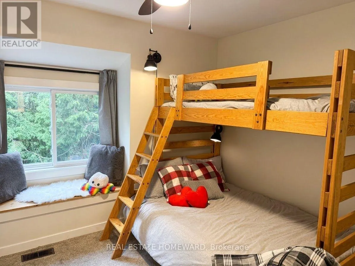 130 ESCARPMENT CRESCENT