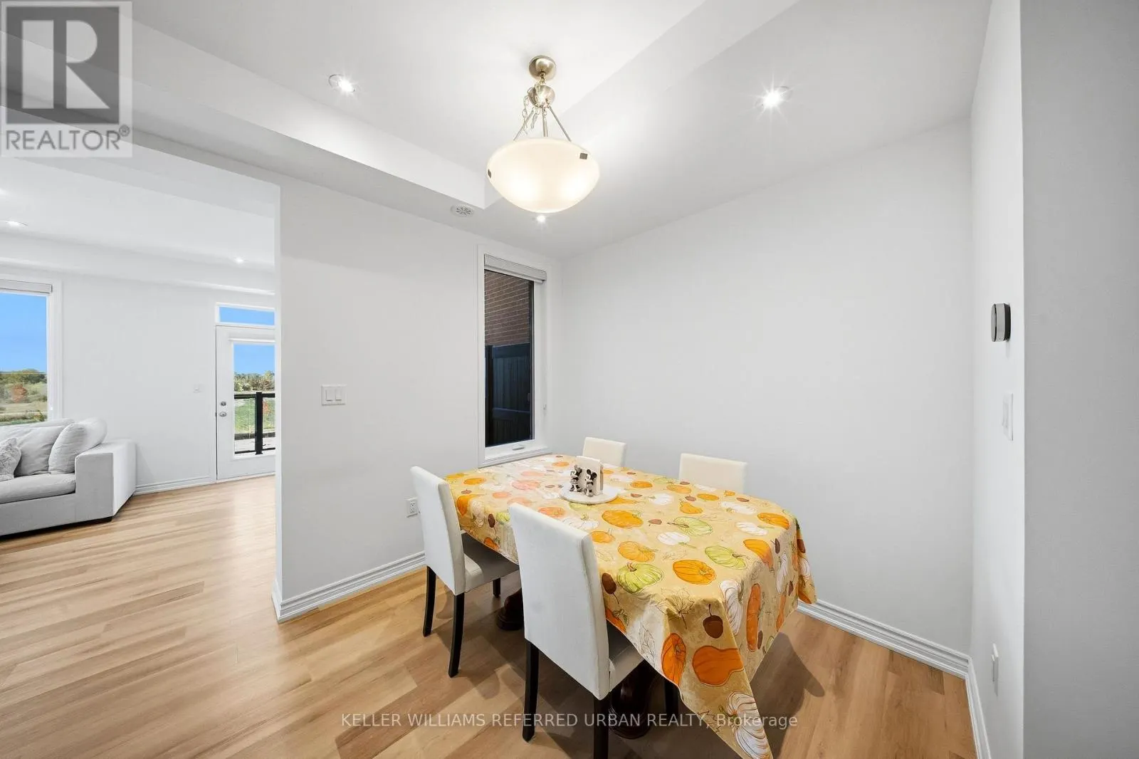 61 VINEWOOD CRESCENT