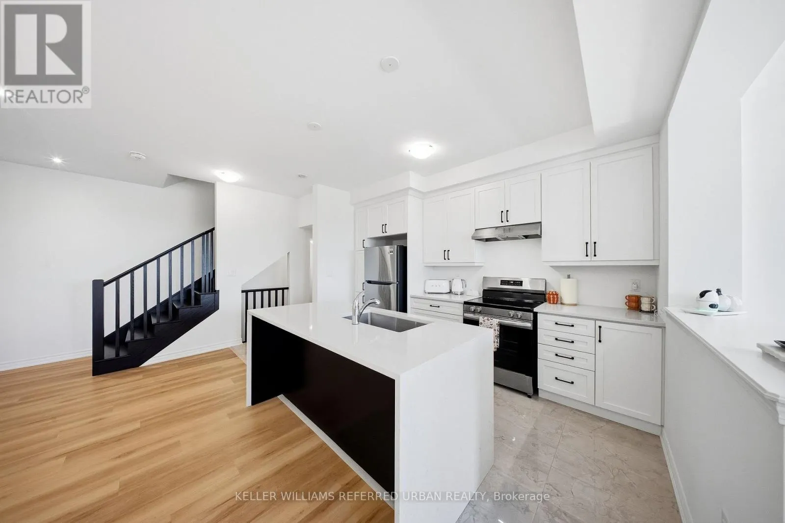 61 VINEWOOD CRESCENT