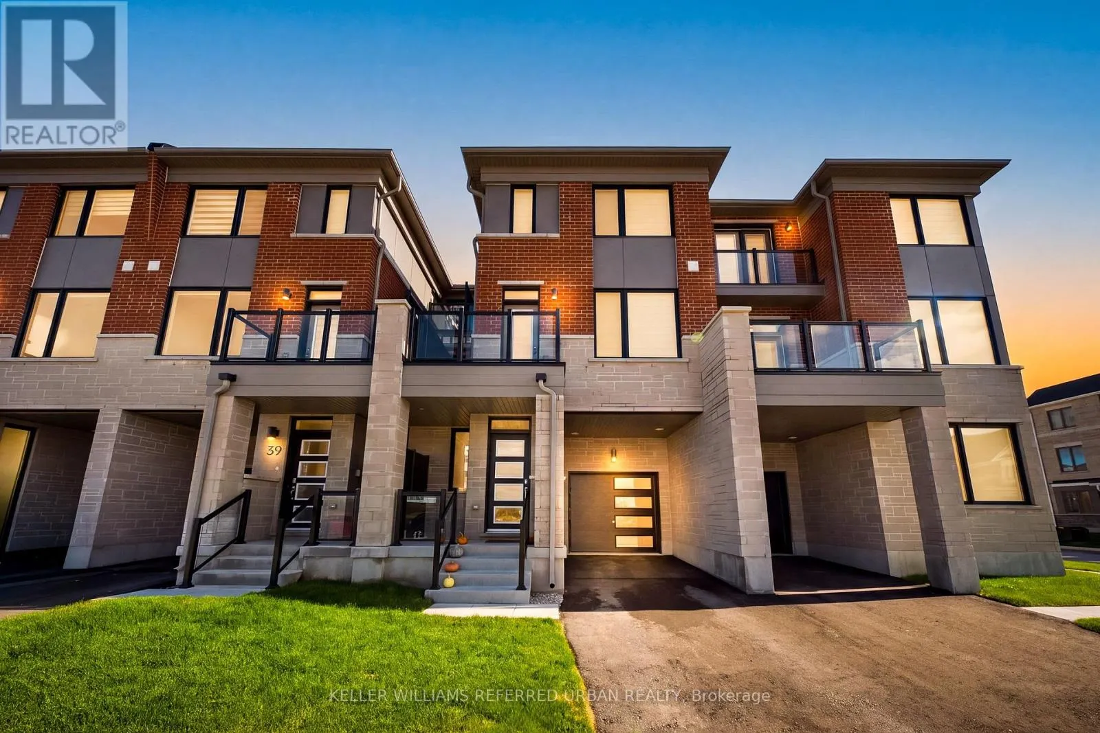 61 VINEWOOD CRESCENT