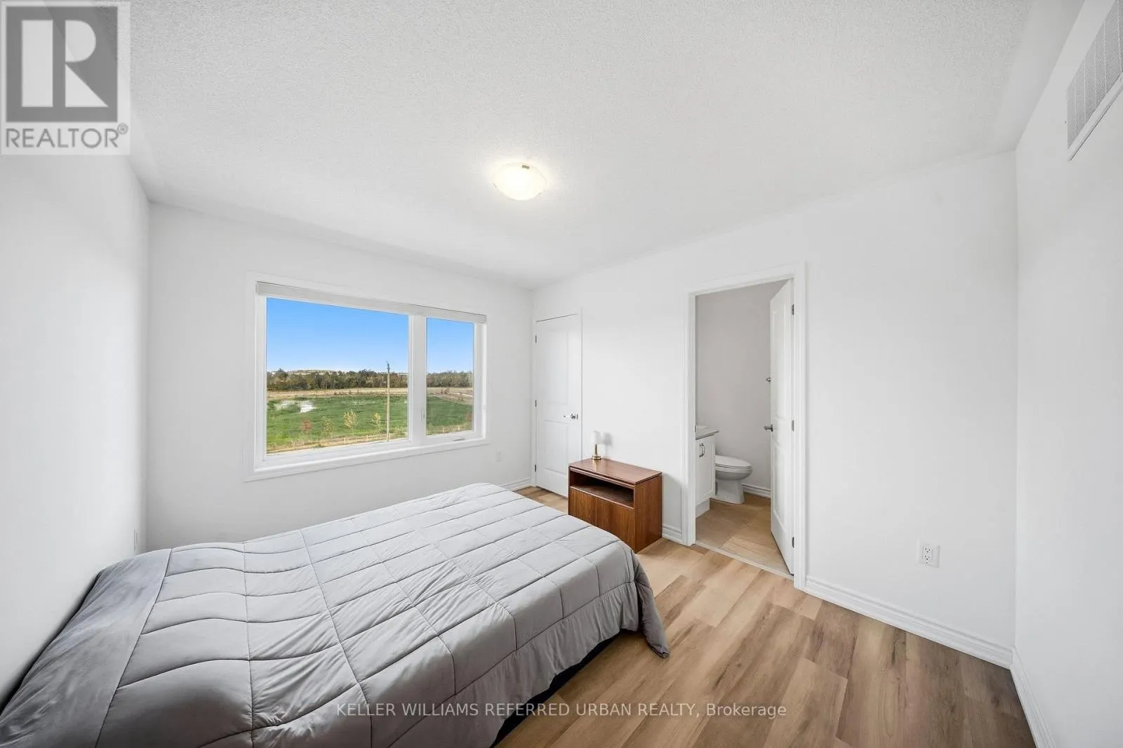 61 VINEWOOD CRESCENT