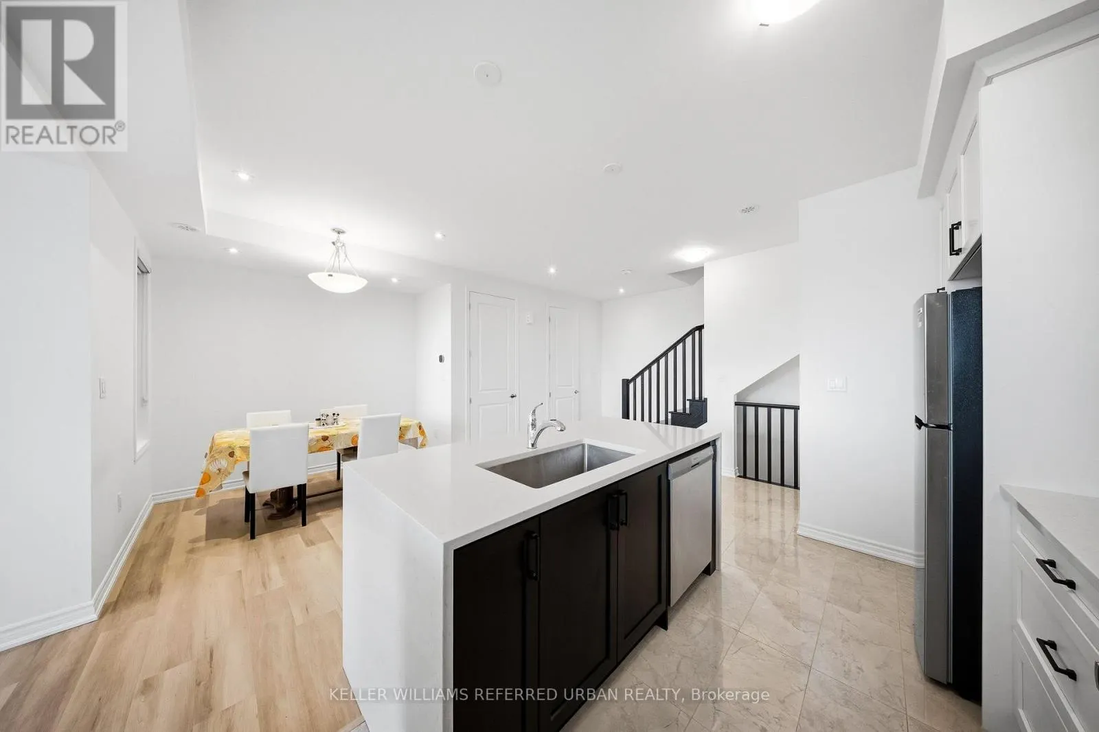 61 VINEWOOD CRESCENT